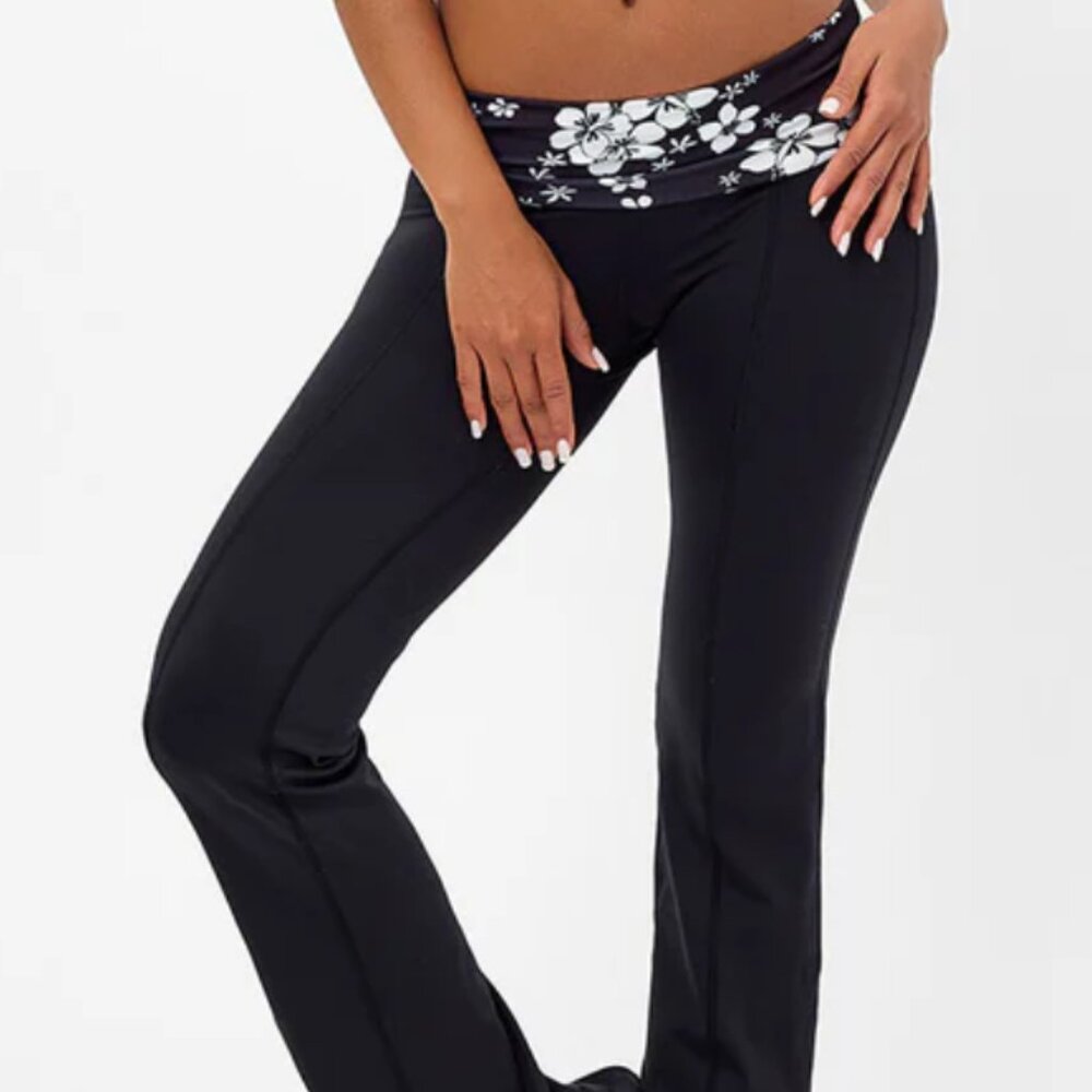 BNWT FRANKIE'S ACTIVE BIKINIS Zippy Flare Legging and Sports Bra Top 2PCS SET XS - Picture 6 of 15